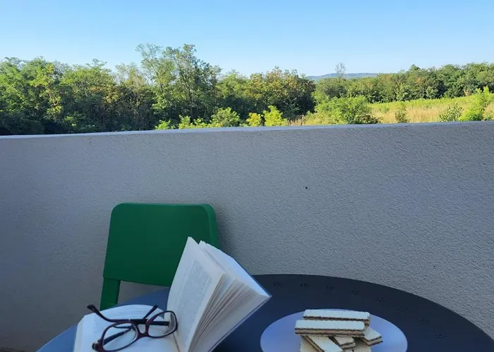 Kali Srebrno Jezero アパート